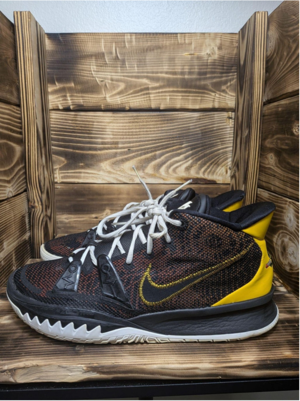 Nike Kyrie 7 Shoes Mens Size 11 Black Yellow Basketball Sneakers CQ9326-003
